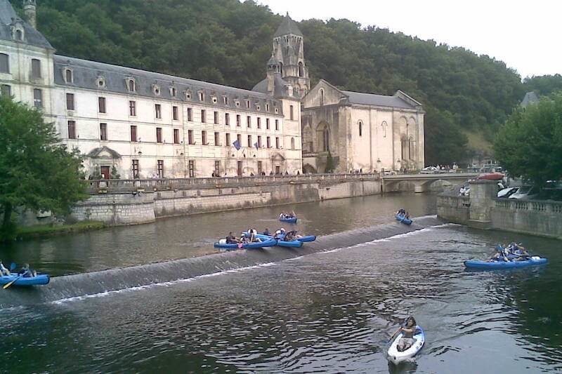 Descente journée en canoë au départ de Brantôme