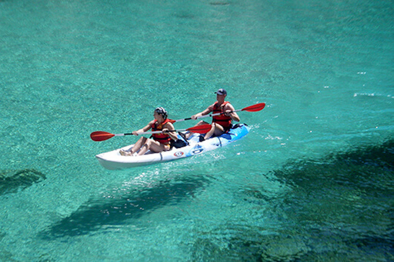 Balade en kayak des calanques de Cassis avec guide