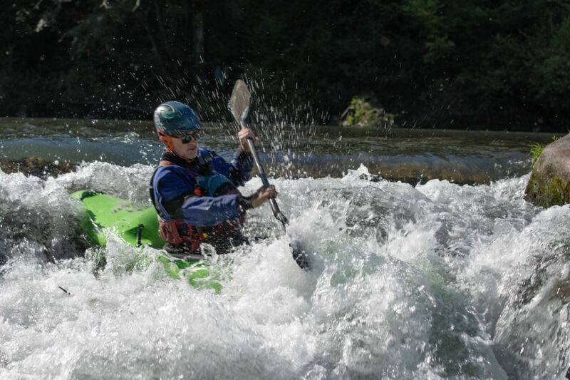 Kayak en eau vive dans les pyrénées (classe II et III)
