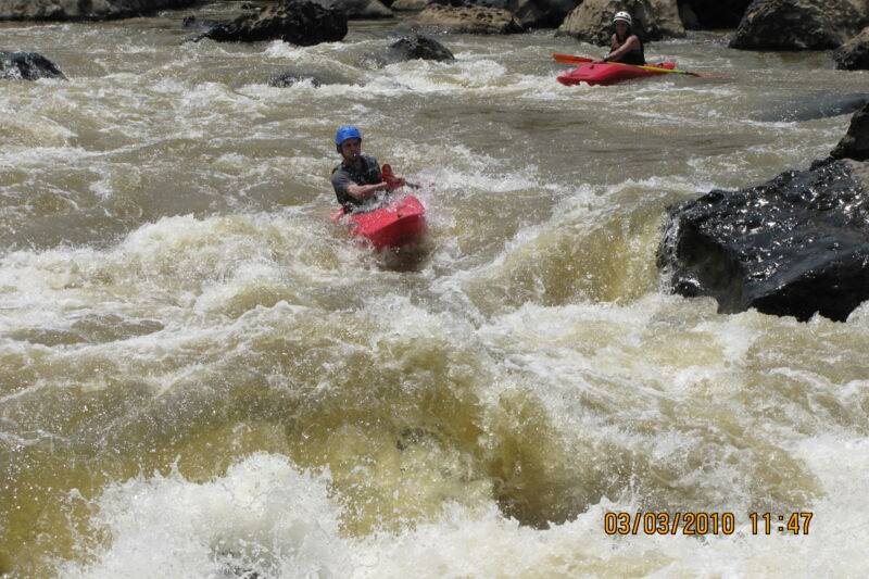 Kayak en eau vive dans les pyrénées (classe II et III)