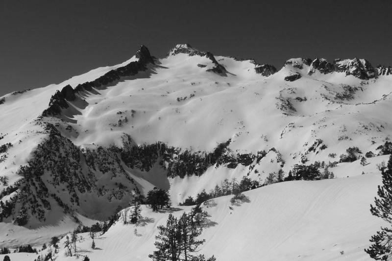 Raid à raquettes encadré dans le massif du Néouvielle.