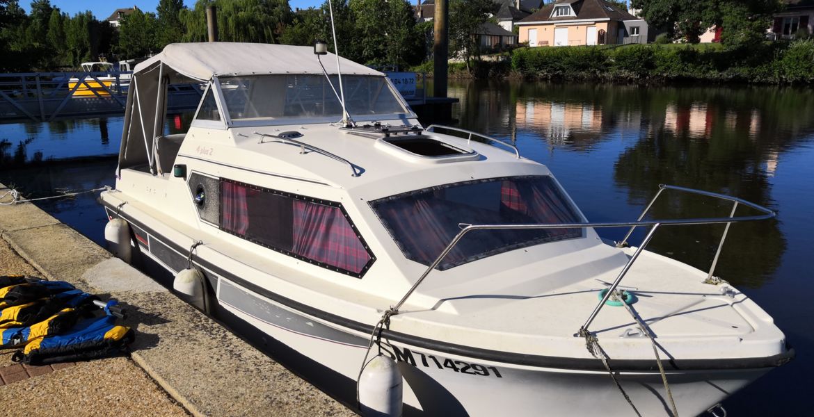 Vedette Habitable ( combi - boat)