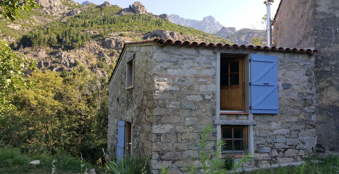 Refuge in Corsica for unusual stay near Ajaccio