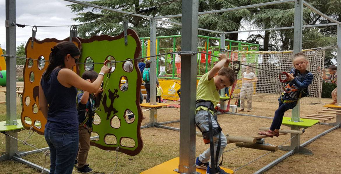 Location jeux à sensation: escalade, accrobranche, tyrolienne, VR, ..