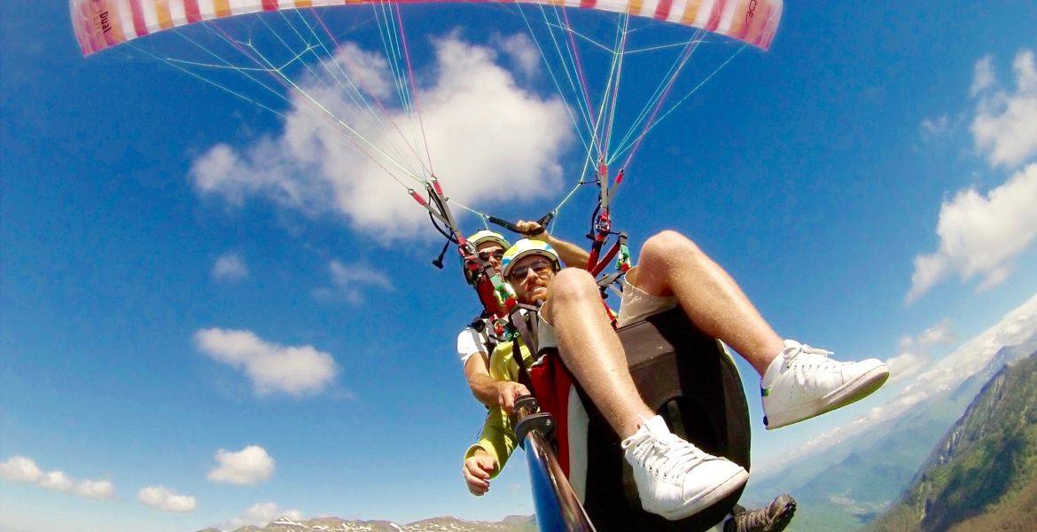 Baptême de parapente en Ariège pour les adultes et enfants à partir de 12 ans