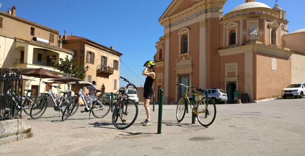 A vélo sur les hauteurs de L'île Rousse