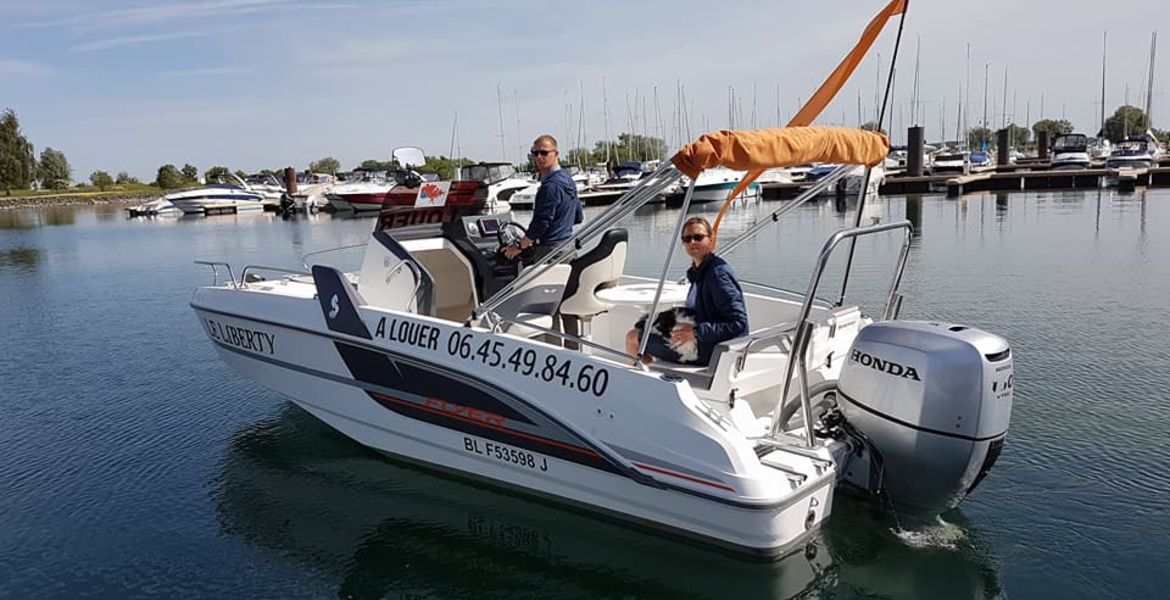 Location de hors-bord sur le Lac du Der