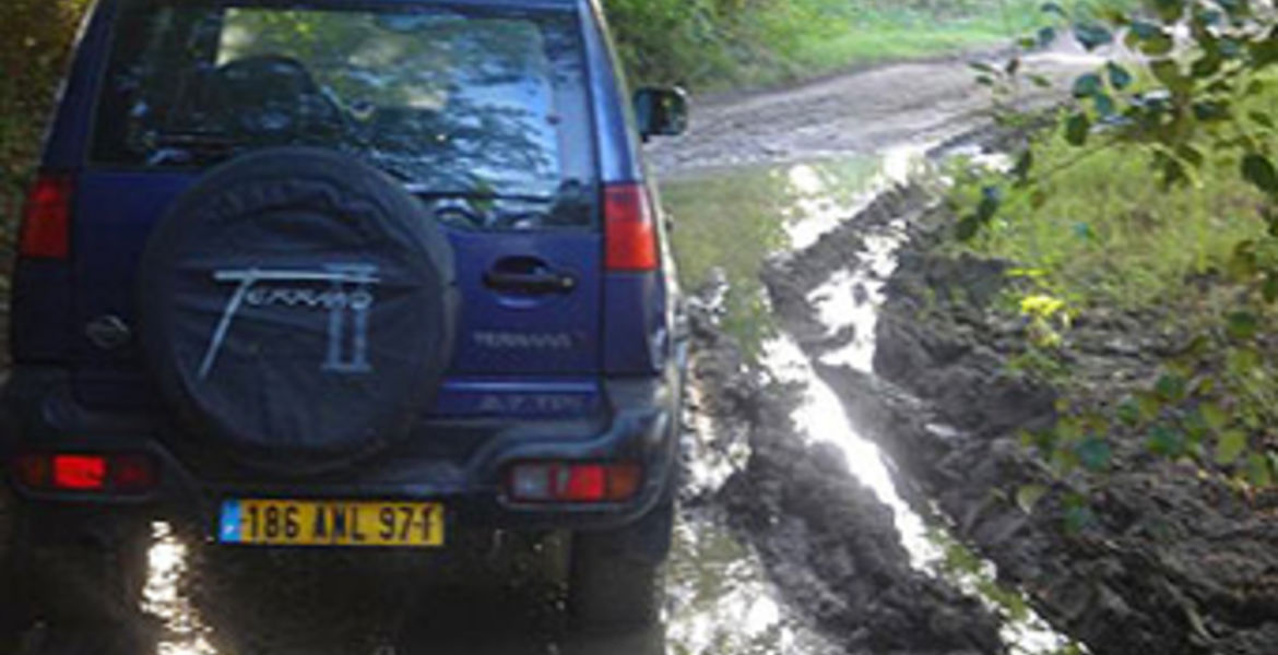 Randonnée 4x4 en Grande-Terre : Visite des lagons et de la distillerie Damoiseau